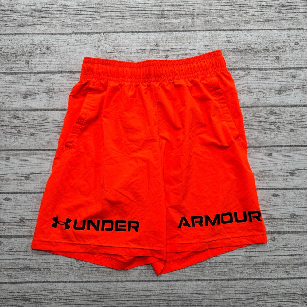 Under Armour Shorts Men's Medium Orange Loose Fit Athletic Sportswear Training